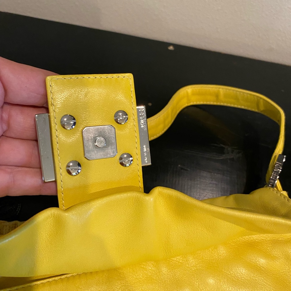 FENDI BAGUETTE NWT VINTAGE YELLOW LEATHER FENDI SERIAL NUMBER SILVER PACKET - Picture 15 of 16